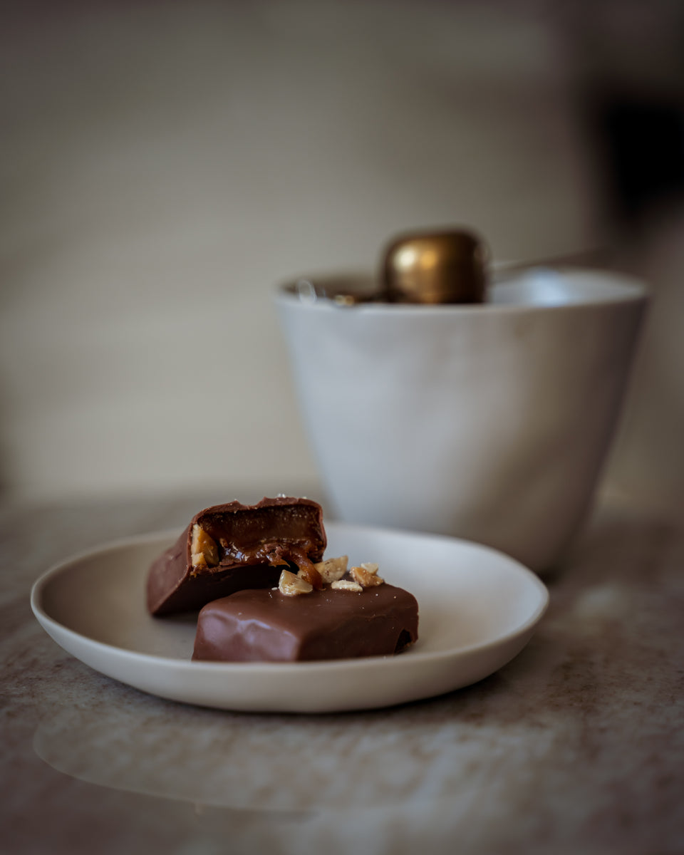 På den gamla byskolan i Skåne-Tranås på Österlen kan man numera hitta ett chokladfik som erbjuder en mängd olika produkter i chokladväg