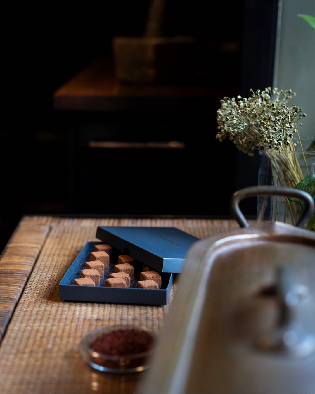 chokladask med lyxiga tryfflar