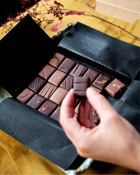 Thumbnail for Exklusiva praliner i vacker chokladask