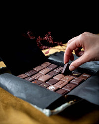 Thumbnail for Chokladprenumeration ett år - fina chokladbitar