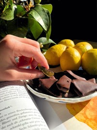 Thumbnail for kanderade italienska citroner i mörk choklad
