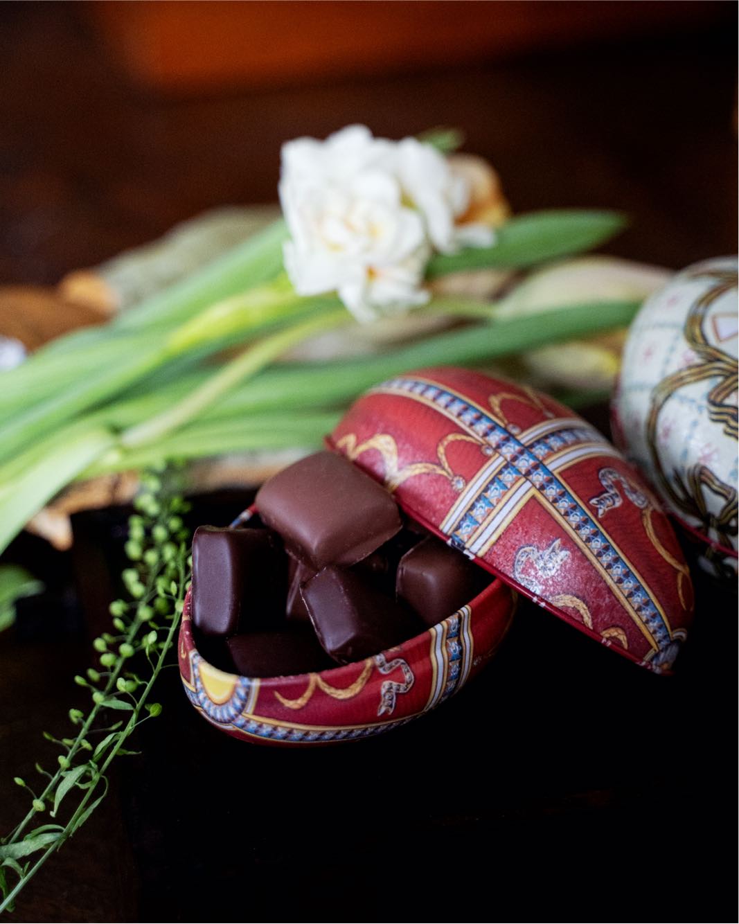 Påskägg med handgjort påskgodis  från chokladfabriken i Skåne
