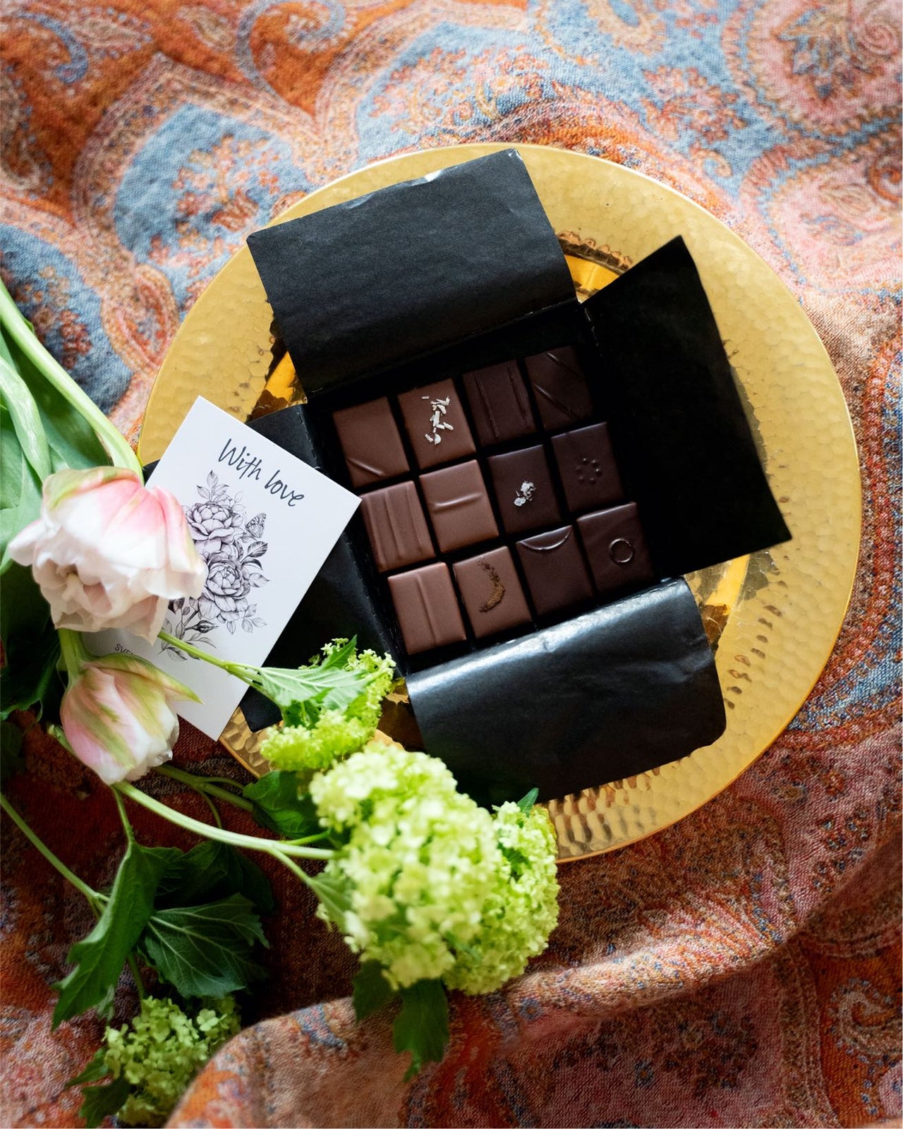 Presentask fin choklad från chokladfabriken Skåne