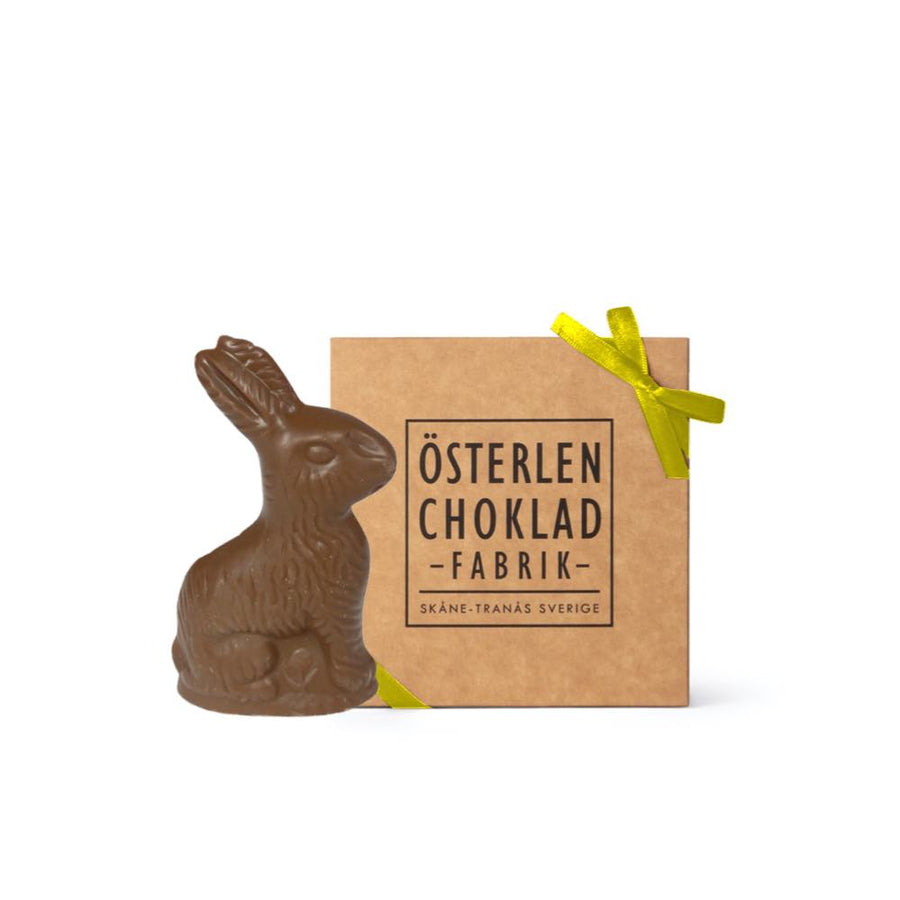 present med påskhare i chokklad och påskpraliner